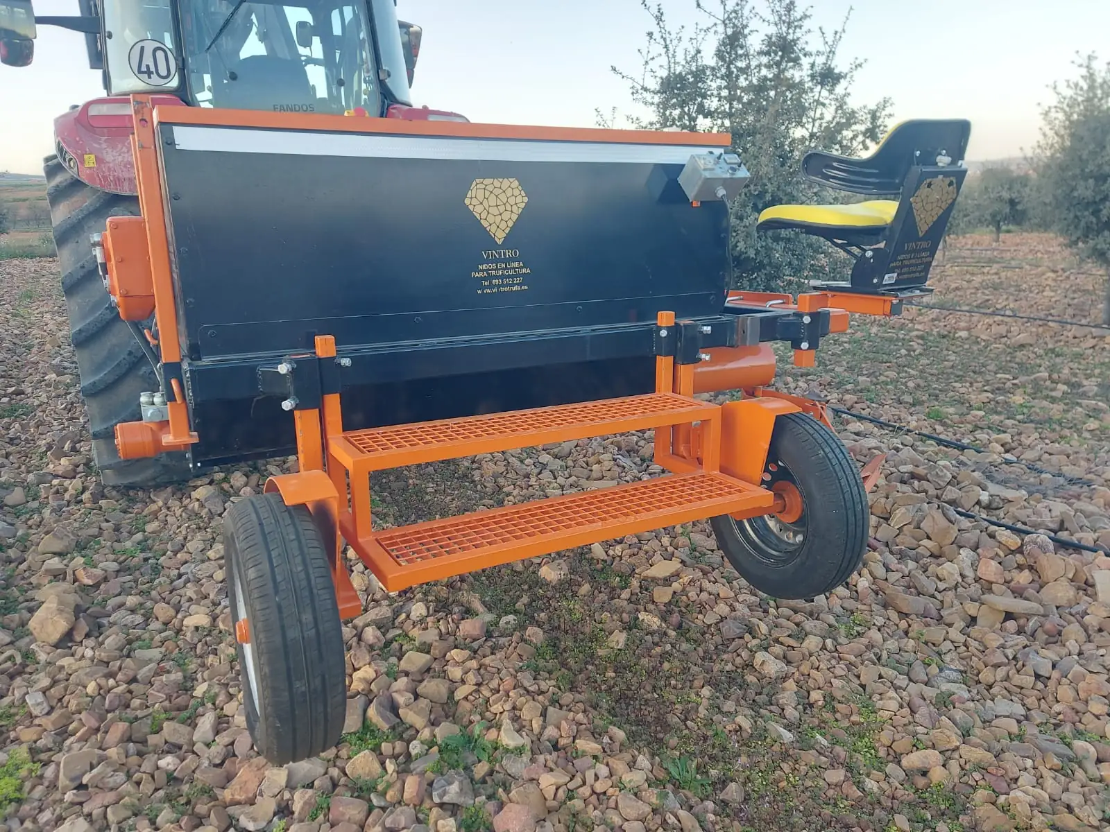 Máquina sembradora de esporas de trufa